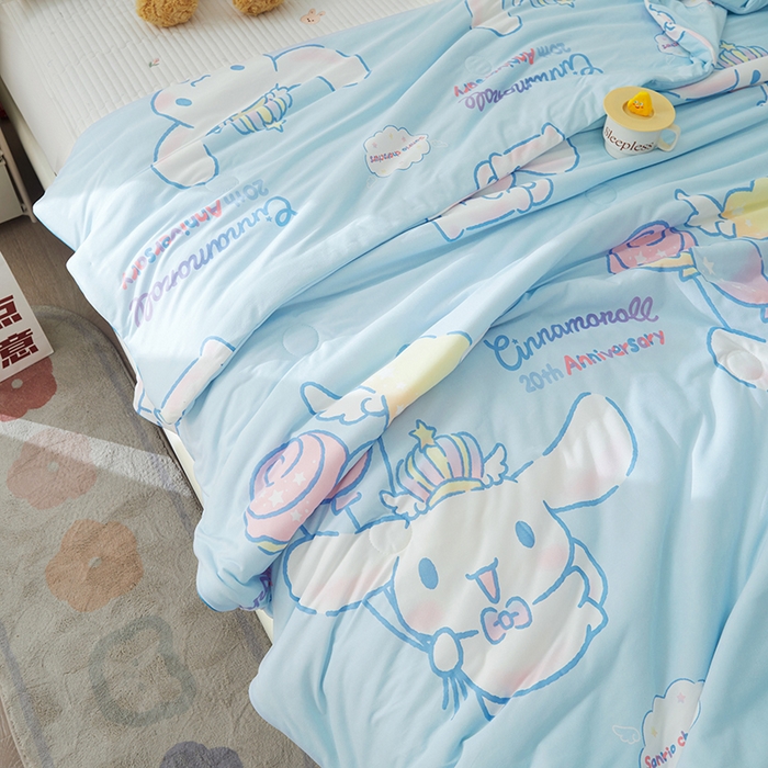 91家纺网 家纺一手货源 找家纺 优雅星家纺 2026新款A类针织棉三丽鸥正版夏被儿童卡通牛奶丝凉感夏凉被 玉桂狗-天蓝