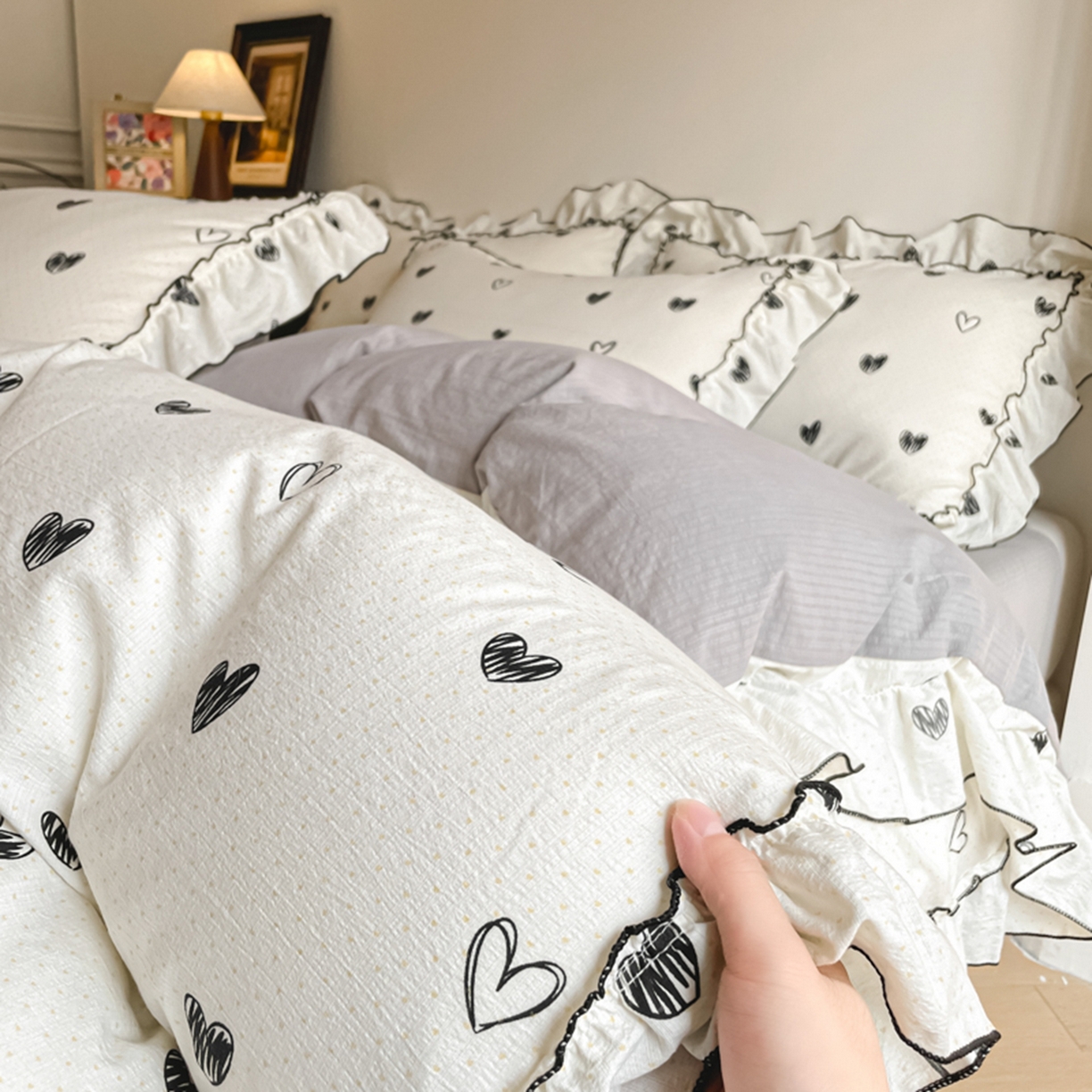 91家纺网 家纺一手货源 找家纺 柒月家居 2026新款法式赫本皱皱纱花边四件套 心心相印