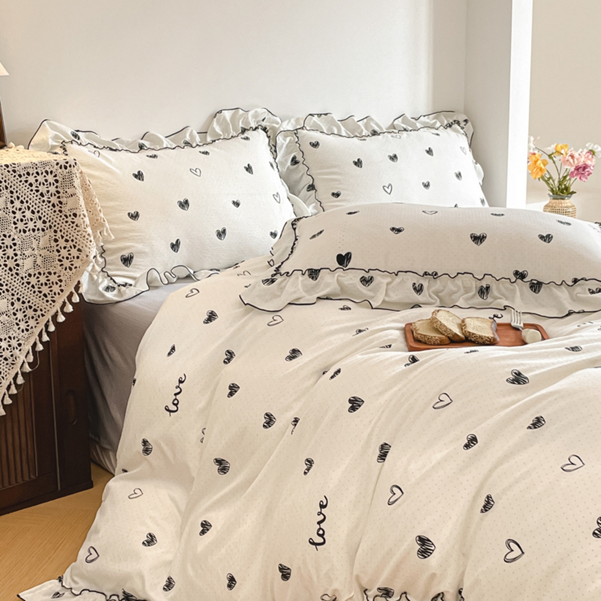 91家纺网 家纺一手货源 找家纺 柒月家居 2026新款法式赫本皱皱纱花边四件套 心心相印