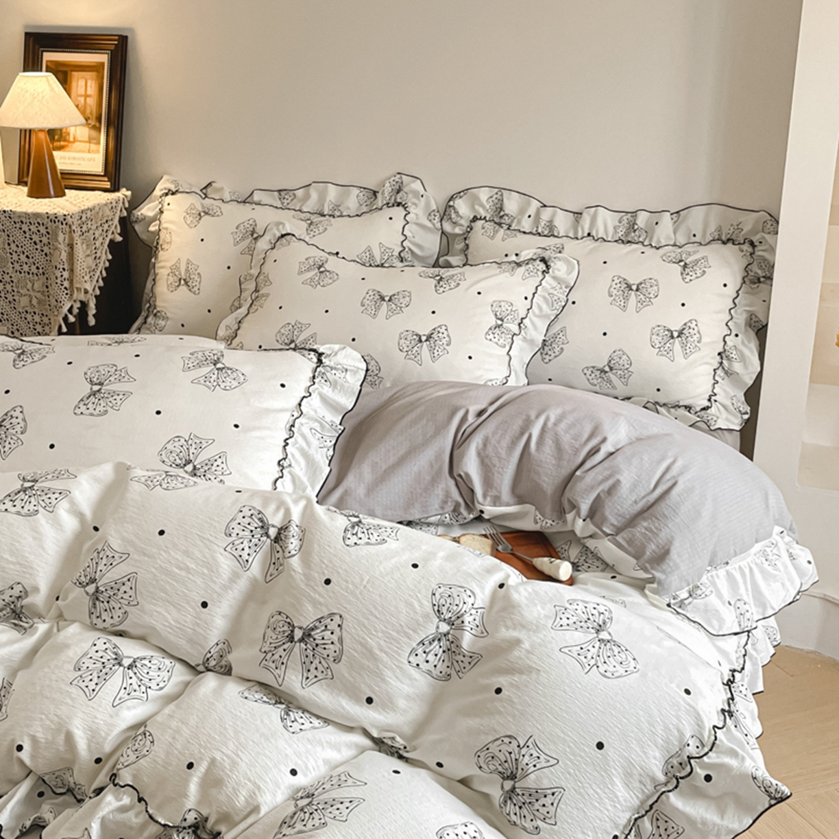 91家纺网 家纺一手货源 找家纺 柒月家居 2026新款法式赫本皱皱纱花边四件套 柔心结