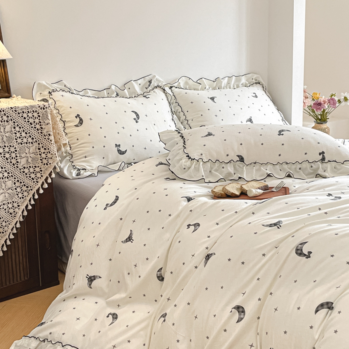 91家纺网 家纺一手货源 找家纺 柒月家居 2026新款法式赫本皱皱纱花边四件套 玛卡巴卡