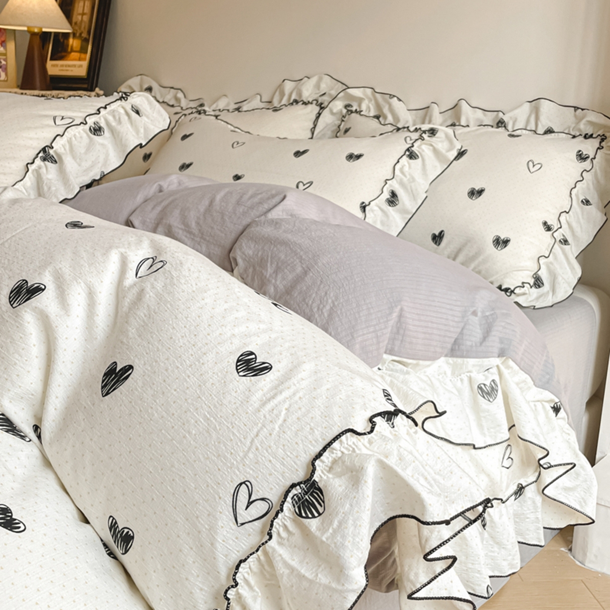 91家纺网 家纺一手货源 找家纺 柒月家居 2026新款法式赫本皱皱纱花边四件套 心心相印