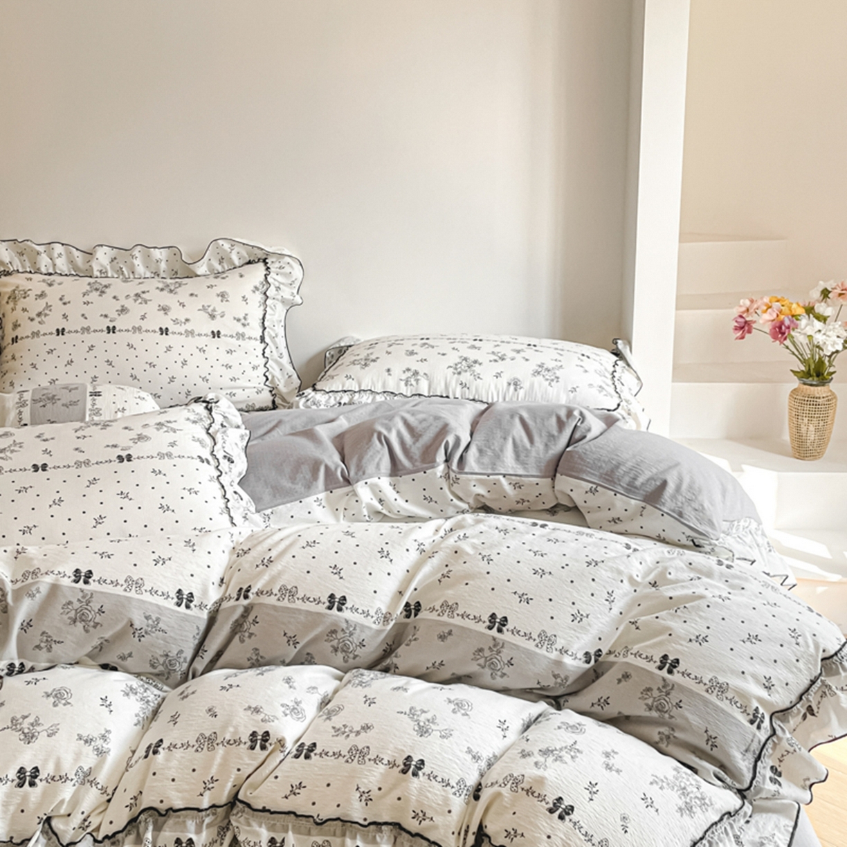 91家纺网 家纺一手货源 找家纺 柒月家居 2026新款法式赫本皱皱纱花边四件套 挽花