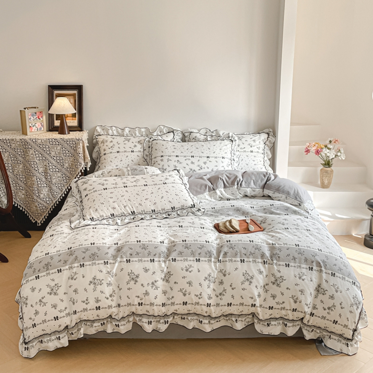 91家纺网 家纺一手货源 找家纺 柒月家居 2026新款法式赫本皱皱纱花边四件套 挽花