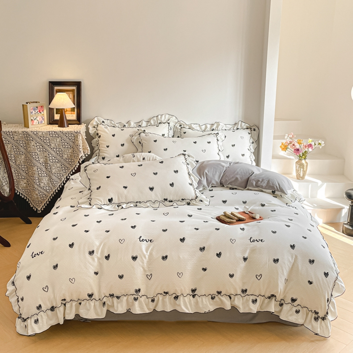 91家纺网 家纺一手货源 找家纺 柒月家居 2026新款法式赫本皱皱纱花边四件套 心心相印