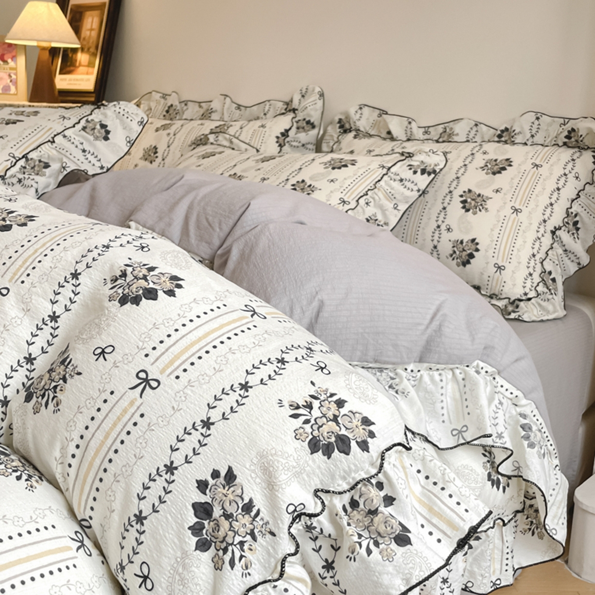 91家纺网 家纺一手货源 找家纺 柒月家居 2026新款法式赫本皱皱纱花边四件套 弥花集