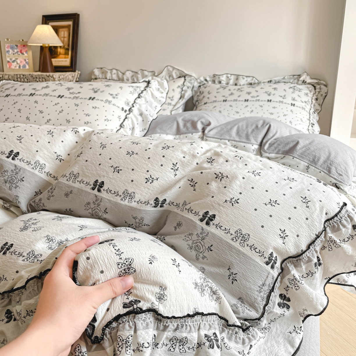 柒月家居 2026新款法式赫本皱皱纱花边四件套 挽花