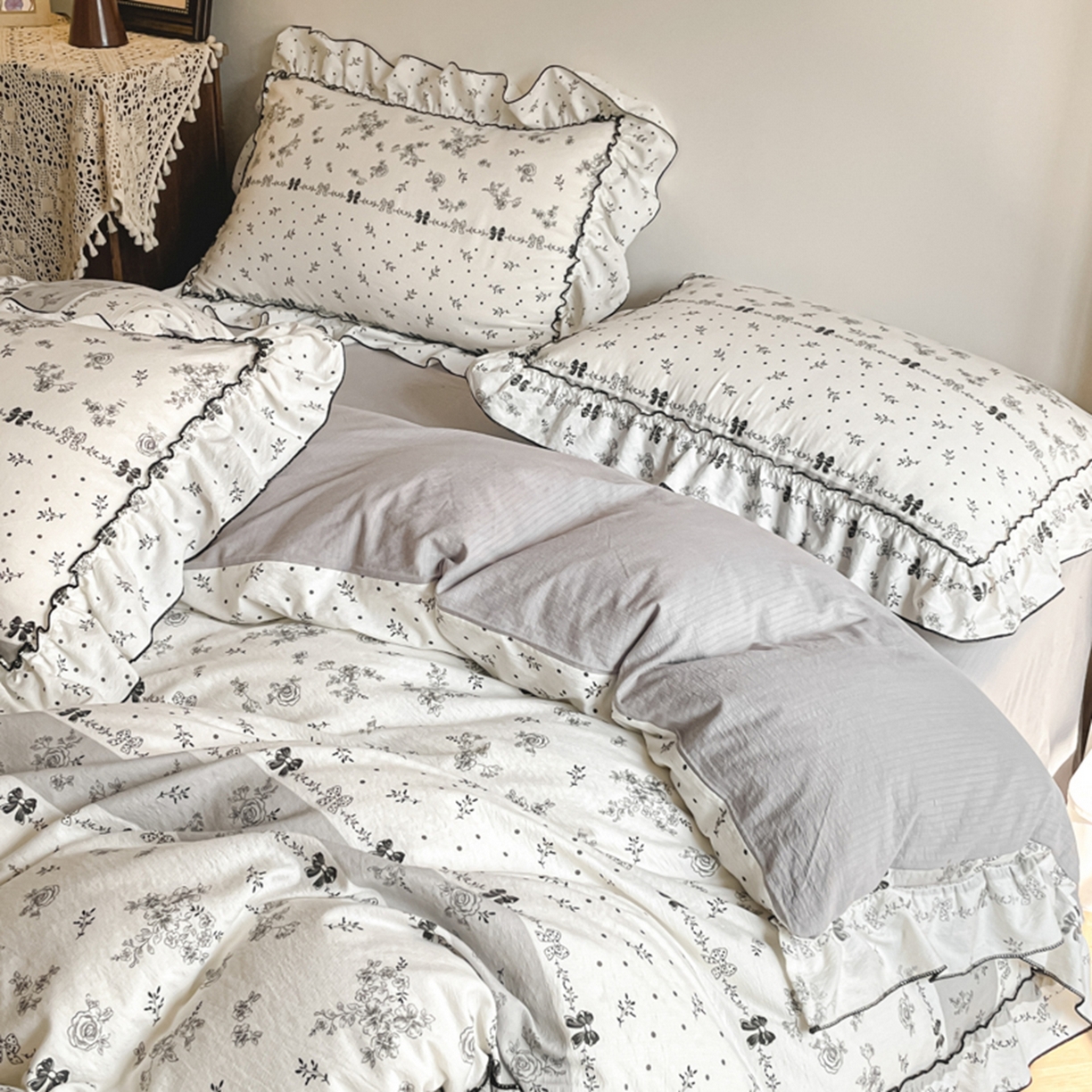 91家纺网 家纺一手货源 找家纺 柒月家居 2026新款法式赫本皱皱纱花边四件套 挽花