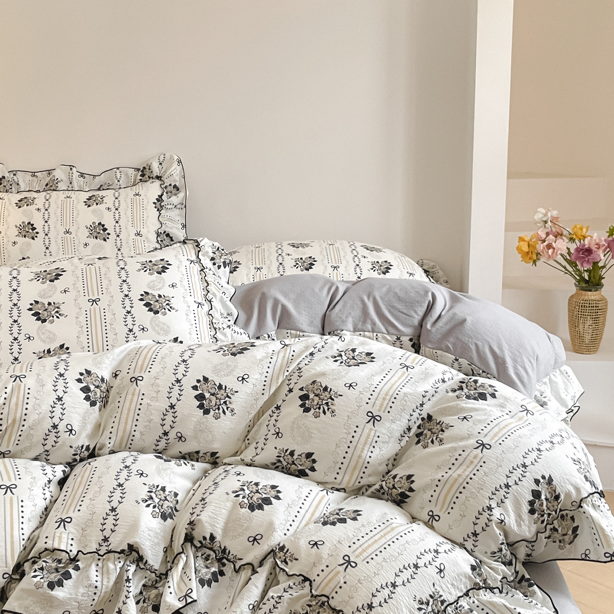 91家纺网 家纺一手货源 找家纺 柒月家居 2026新款法式赫本皱皱纱花边四件套 弥花集