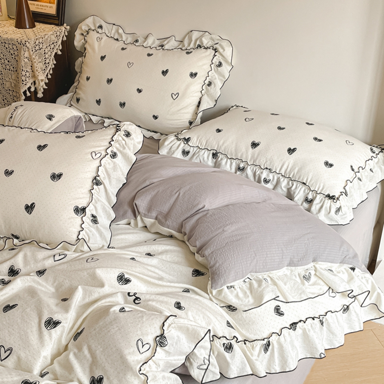 91家纺网 家纺一手货源 找家纺 柒月家居 2026新款法式赫本皱皱纱花边四件套 心心相印