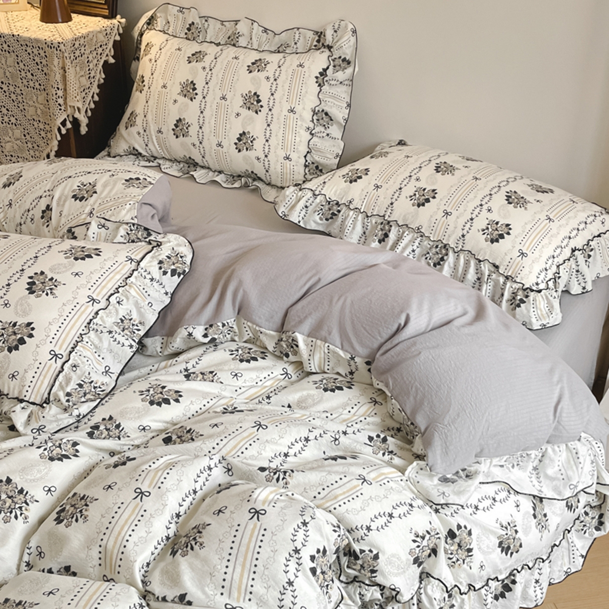 91家纺网 家纺一手货源 找家纺 柒月家居 2026新款法式赫本皱皱纱花边四件套 弥花集