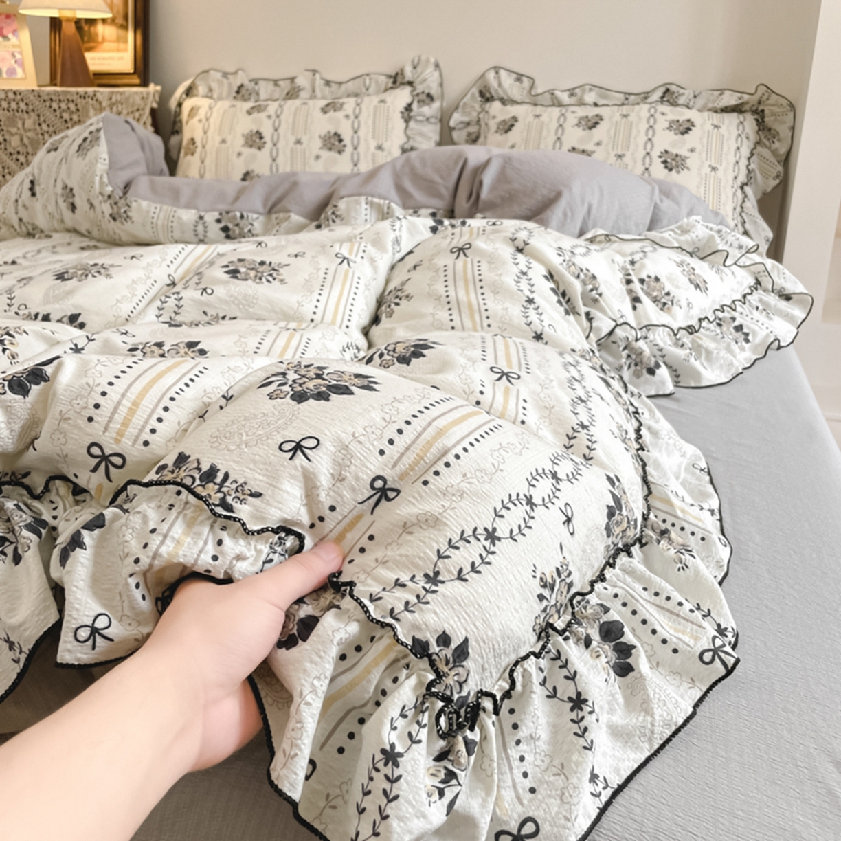 91家纺网 家纺一手货源 找家纺 柒月家居 2026新款法式赫本皱皱纱花边四件套 弥花集