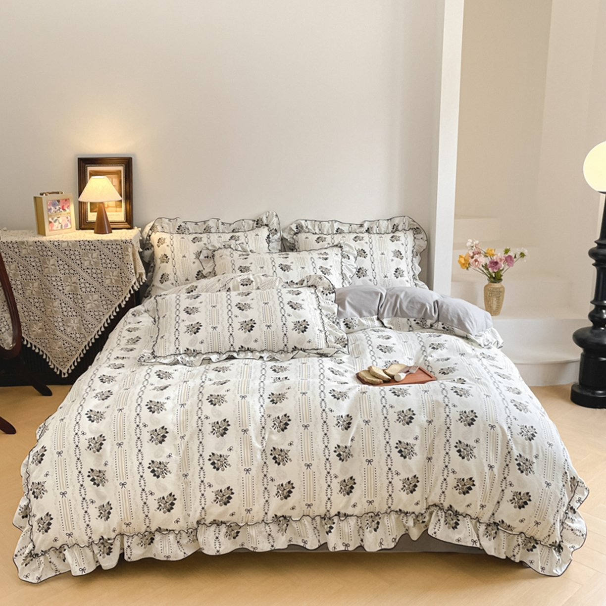 91家纺网 家纺一手货源 找家纺 柒月家居 2026新款法式赫本皱皱纱花边四件套 弥花集