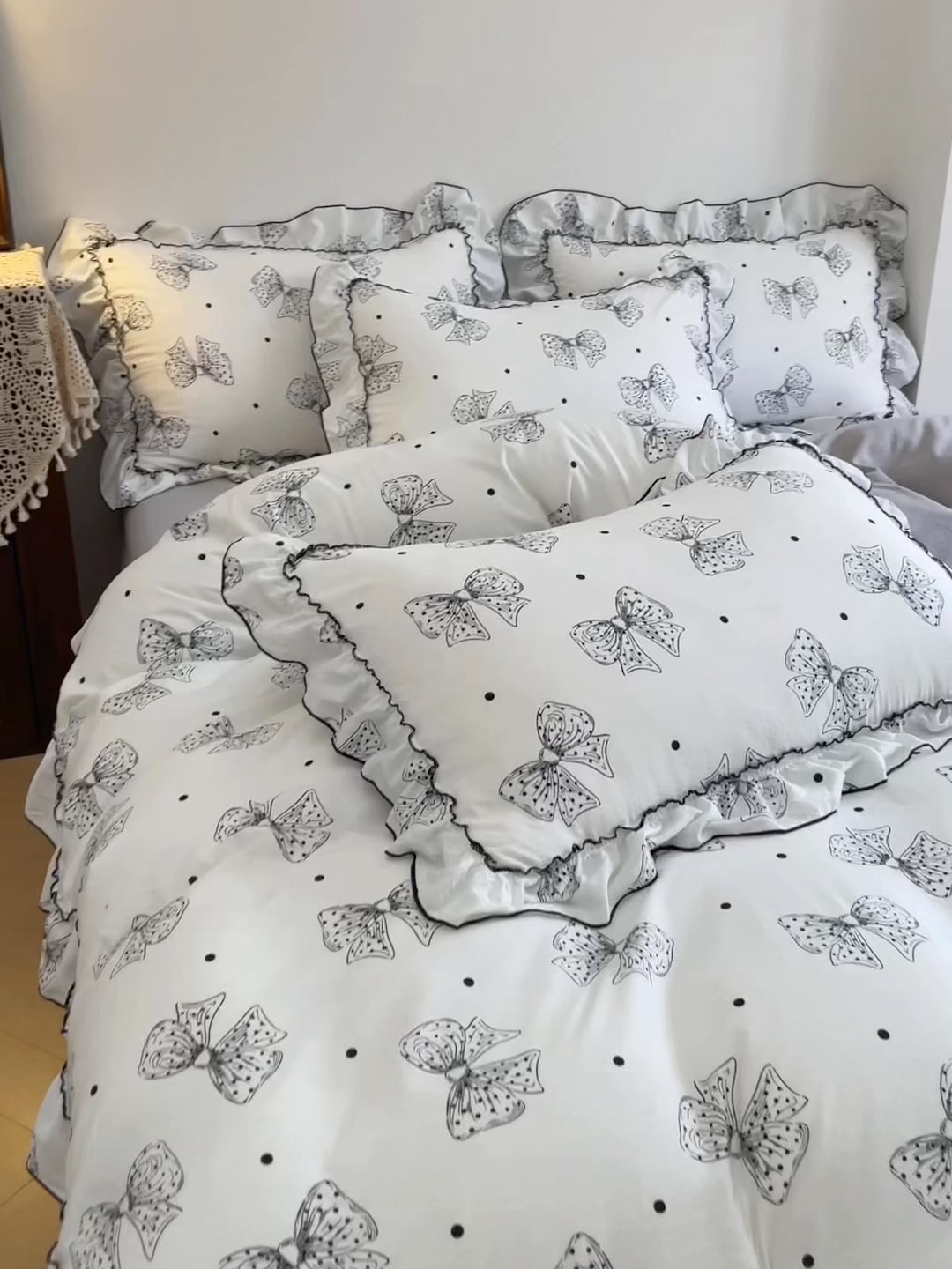 91家纺网 家纺一手货源 找家纺 柒月家居 2026新款法式赫本皱皱纱花边四件套 柔心结