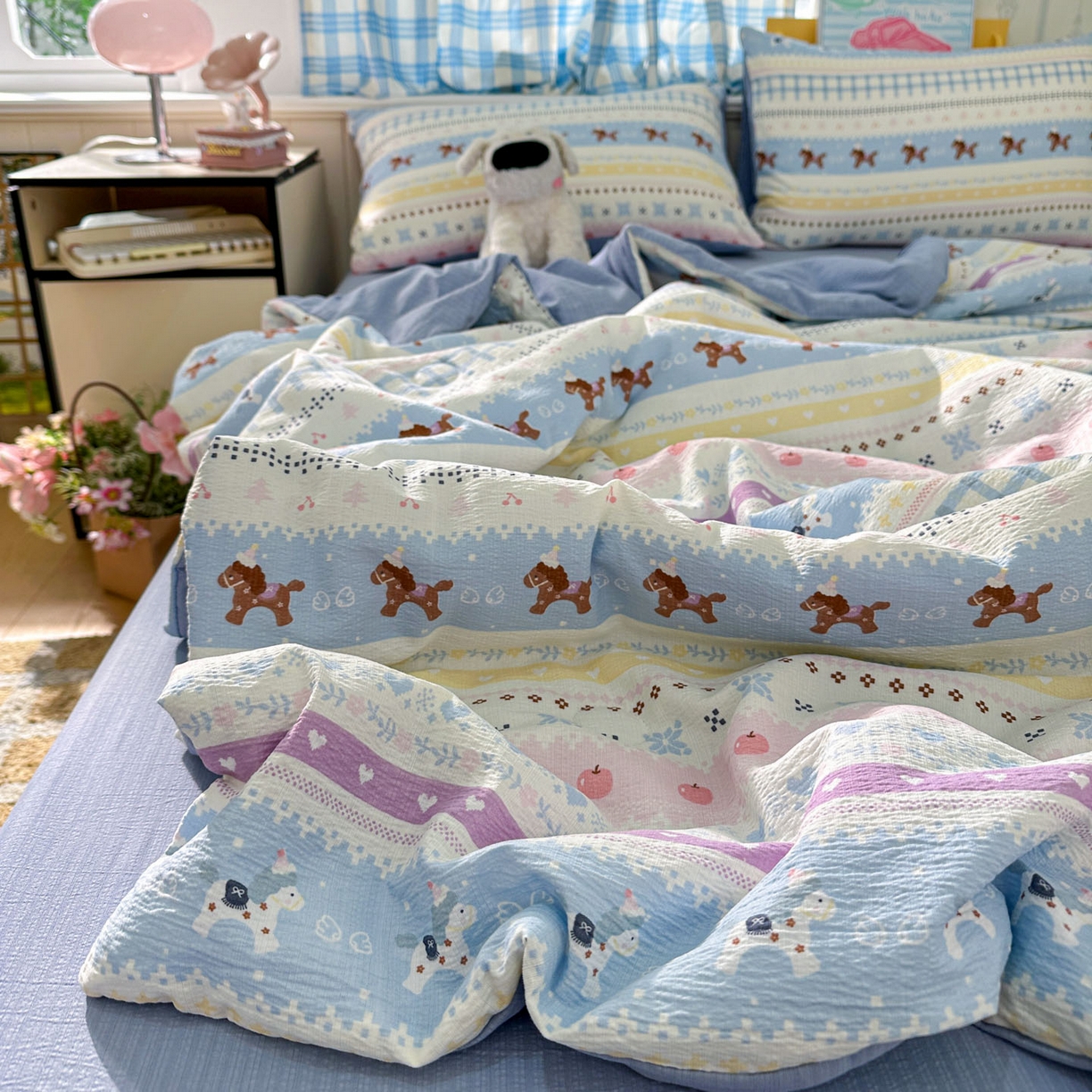 91家纺网 家纺一手货源 找家纺 N先生+V 13814689556 发大图/买家秀 2026春夏新款A类泡芙双层纱夏被系列夏凉被空调被 旋转木马（夏被）