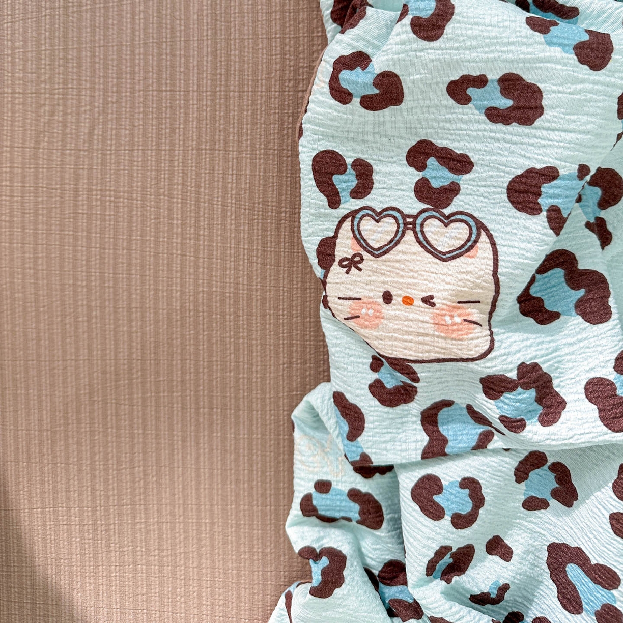 91家纺网 家纺一手货源 找家纺 N先生+V 13814689556 发大图/买家秀 2026春夏新款A类泡芙双层纱夏被系列夏凉被空调被 豹纹猫咪(夏被）