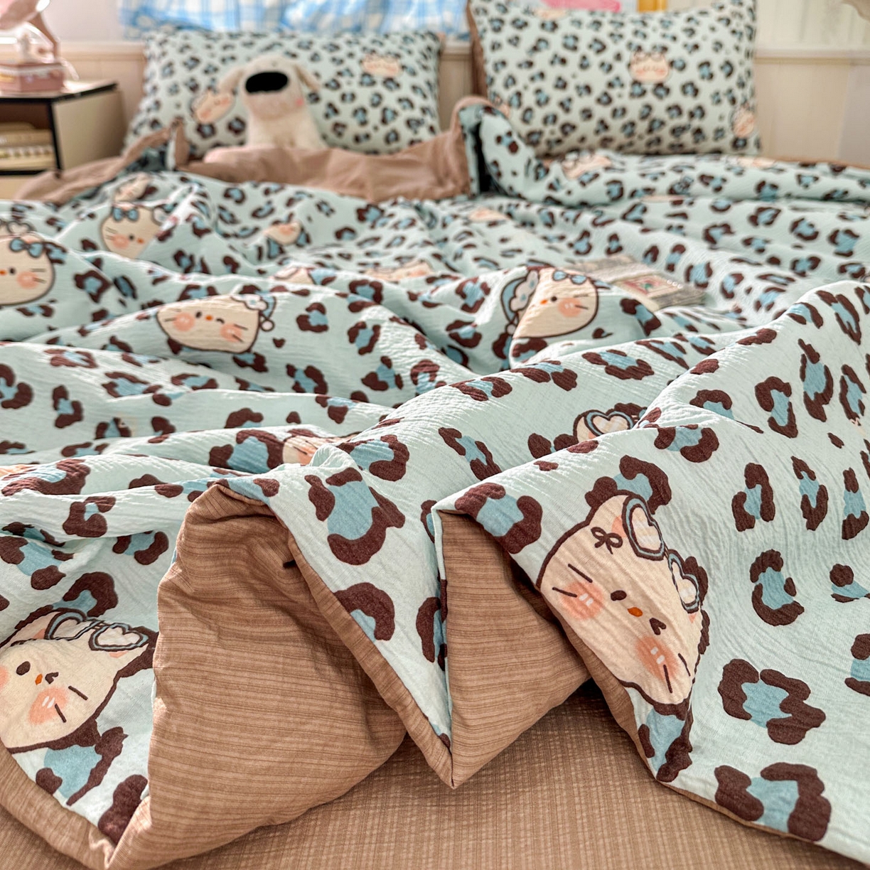 91家纺网 家纺一手货源 找家纺 N先生+V 13814689556 发大图/买家秀 2026春夏新款A类泡芙双层纱夏被系列夏凉被空调被 豹纹猫咪(夏被）