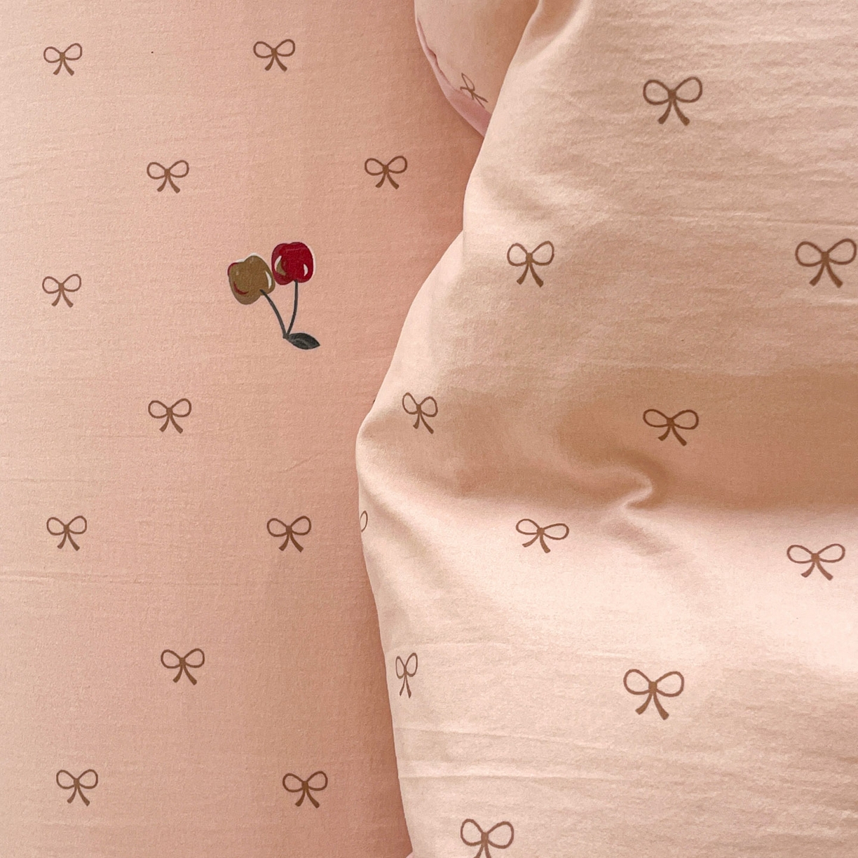 91家纺网 家纺一手货源 找家纺 纽缦家纺 2026新款A类105g仿棉四件套古法水洗棉单被套 梦樱粉