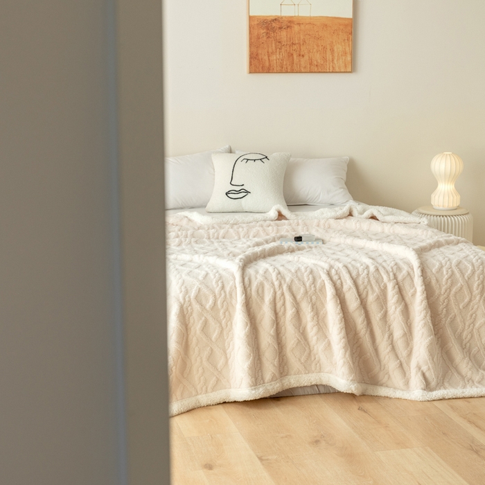 91家纺网 家纺一手货源 找家纺 优雅星家纺 2026直播热款高克重双面绒塔芙绒羊羔绒复合提花毯子毛毯盖毯 米白色