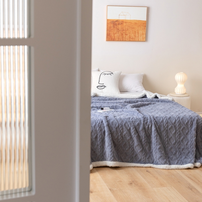 91家纺网 家纺一手货源 找家纺 优雅星家纺 2026直播热款高克重双面绒塔芙绒羊羔绒复合提花毯子毛毯盖毯 高级灰