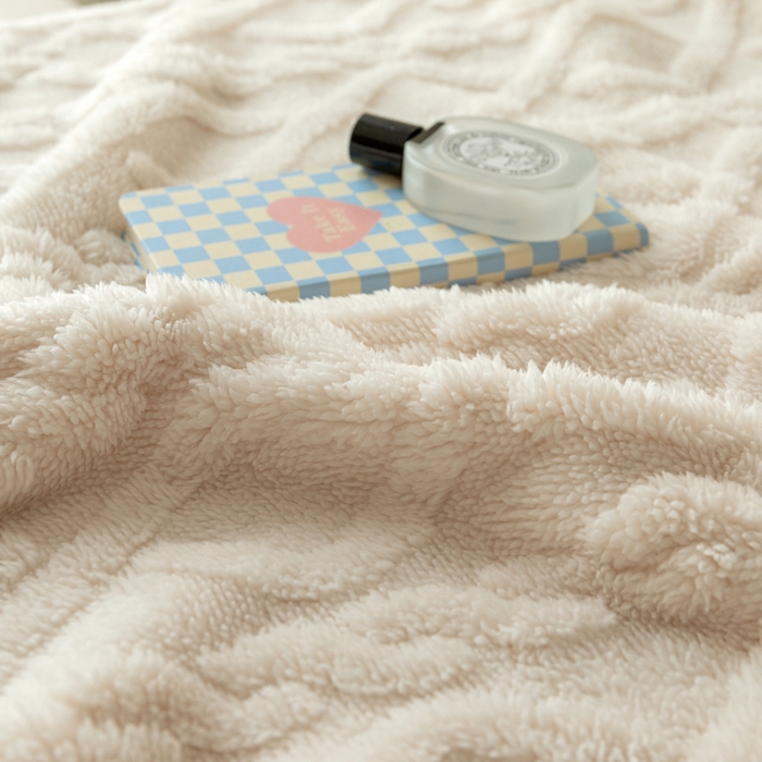 91家纺网 家纺一手货源 找家纺 优雅星家纺 2026直播热款高克重双面绒塔芙绒羊羔绒复合提花毯子毛毯盖毯 米白色