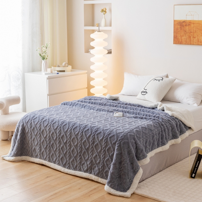 91家纺网 家纺一手货源 找家纺 优雅星家纺 2026直播热款高克重双面绒塔芙绒羊羔绒复合提花毯子毛毯盖毯 高级灰