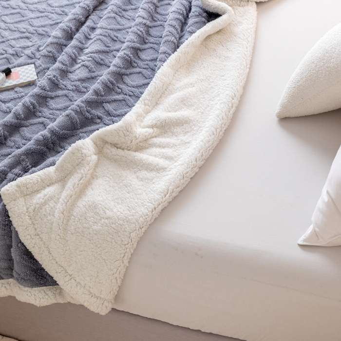 91家纺网 家纺一手货源 找家纺 优雅星家纺 2026直播热款高克重双面绒塔芙绒羊羔绒复合提花毯子毛毯盖毯 高级灰