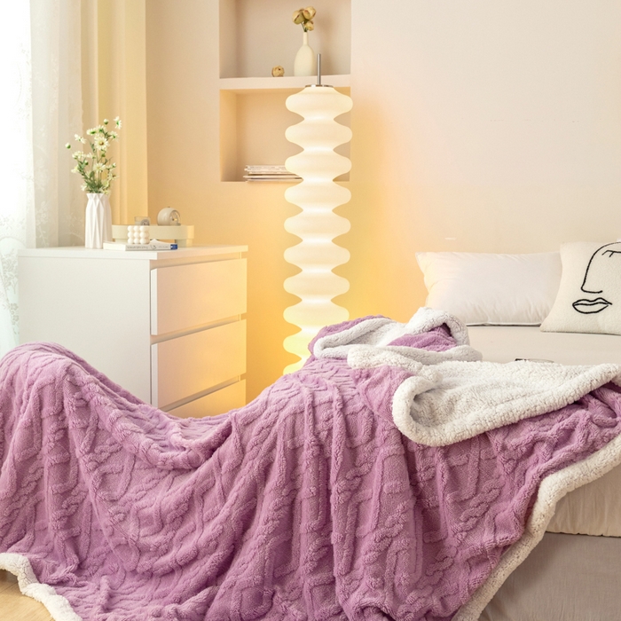 91家纺网 家纺一手货源 找家纺 优雅星家纺 2026直播热款高克重双面绒塔芙绒羊羔绒复合提花毯子毛毯盖毯 优雅紫