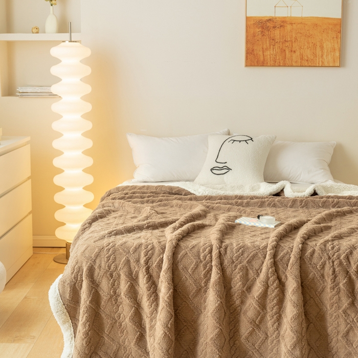 91家纺网 家纺一手货源 找家纺 优雅星家纺 2026直播热款高克重双面绒塔芙绒羊羔绒复合提花毯子毛毯盖毯 咖啡色