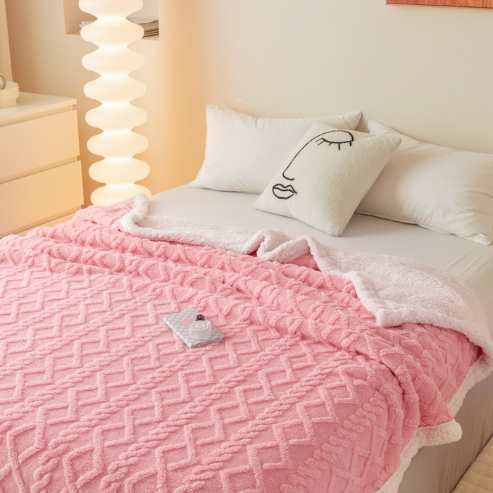 91家纺网 家纺一手货源 找家纺 优雅星家纺 2026直播热款高克重双面绒塔芙绒羊羔绒复合提花毯子毛毯盖毯 藕粉