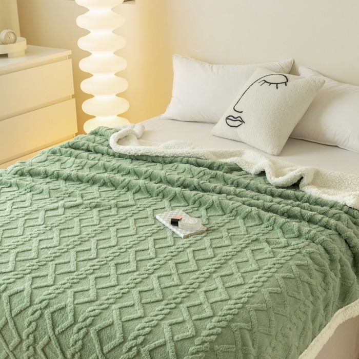 91家纺网 家纺一手货源 找家纺 优雅星家纺 2026直播热款高克重双面绒塔芙绒羊羔绒复合提花毯子毛毯盖毯 橄榄绿