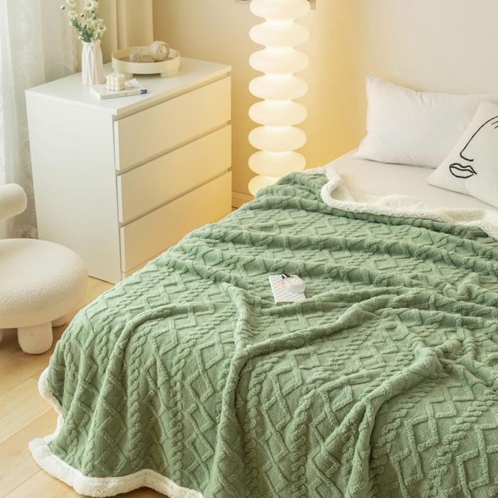 91家纺网 家纺一手货源 找家纺 优雅星家纺 2026直播热款高克重双面绒塔芙绒羊羔绒复合提花毯子毛毯盖毯 橄榄绿