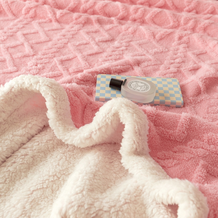 91家纺网 家纺一手货源 找家纺 优雅星家纺 2026直播热款高克重双面绒塔芙绒羊羔绒复合提花毯子毛毯盖毯 藕粉