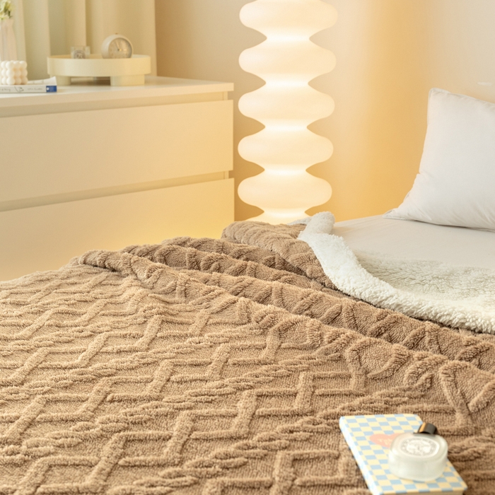 91家纺网 家纺一手货源 找家纺 优雅星家纺 2026直播热款高克重双面绒塔芙绒羊羔绒复合提花毯子毛毯盖毯 咖啡色