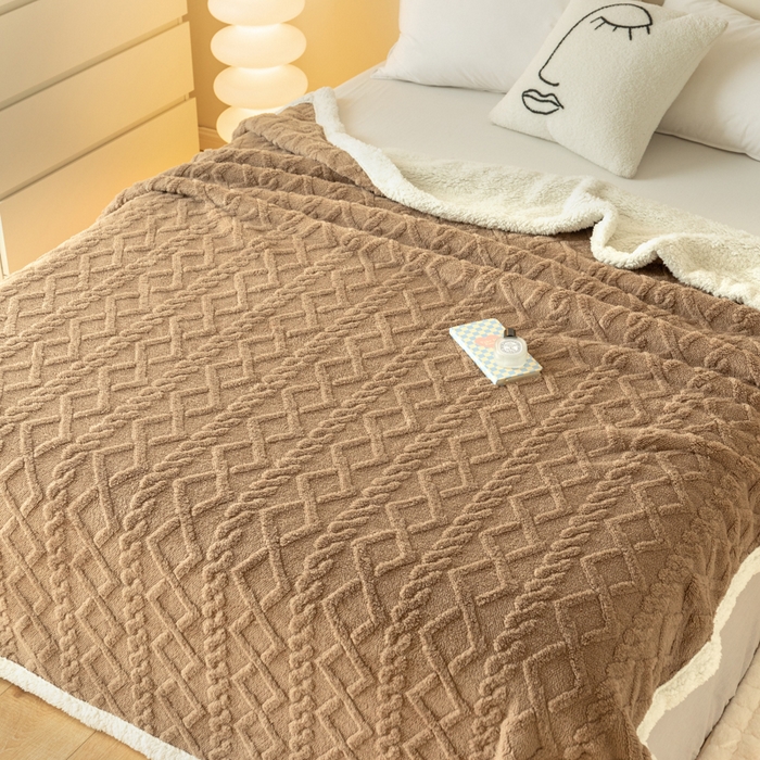 91家纺网 家纺一手货源 找家纺 优雅星家纺 2026直播热款高克重双面绒塔芙绒羊羔绒复合提花毯子毛毯盖毯 咖啡色