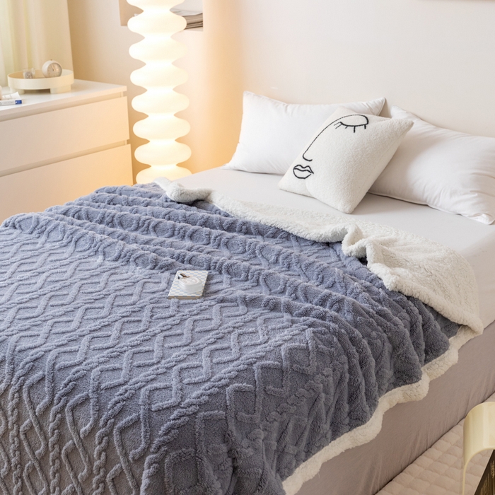 91家纺网 家纺一手货源 找家纺 优雅星家纺 2026直播热款高克重双面绒塔芙绒羊羔绒复合提花毯子毛毯盖毯 高级灰