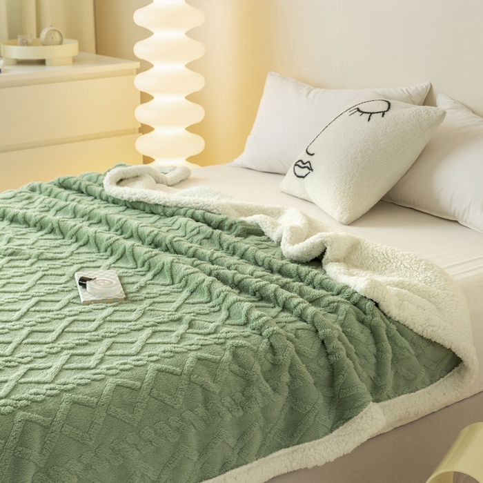 91家纺网 家纺一手货源 找家纺 优雅星家纺 2026直播热款高克重双面绒塔芙绒羊羔绒复合提花毯子毛毯盖毯 橄榄绿