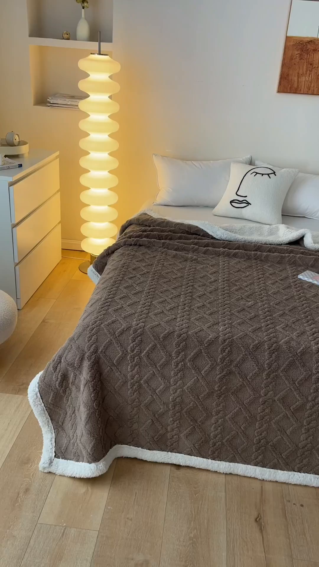 91家纺网 家纺一手货源 找家纺 优雅星家纺 2026直播热款高克重双面绒塔芙绒羊羔绒复合提花毯子毛毯盖毯 咖啡色