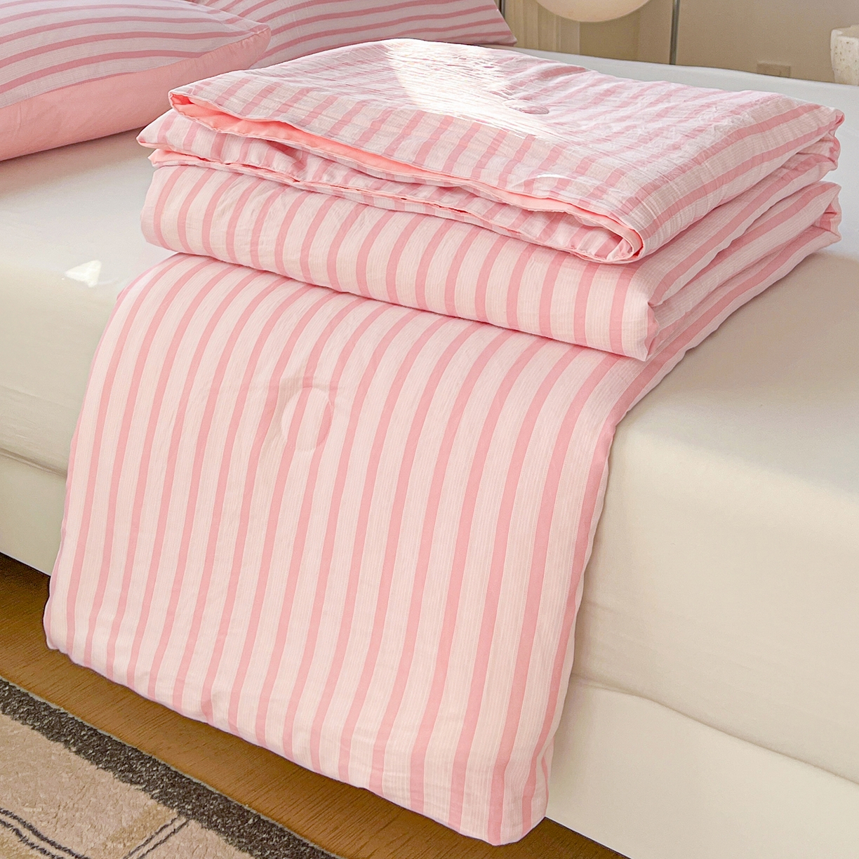 91家纺网 家纺一手货源 找家纺 （总）纽缦家纺 2026新款水洗棉简约格子风夏被