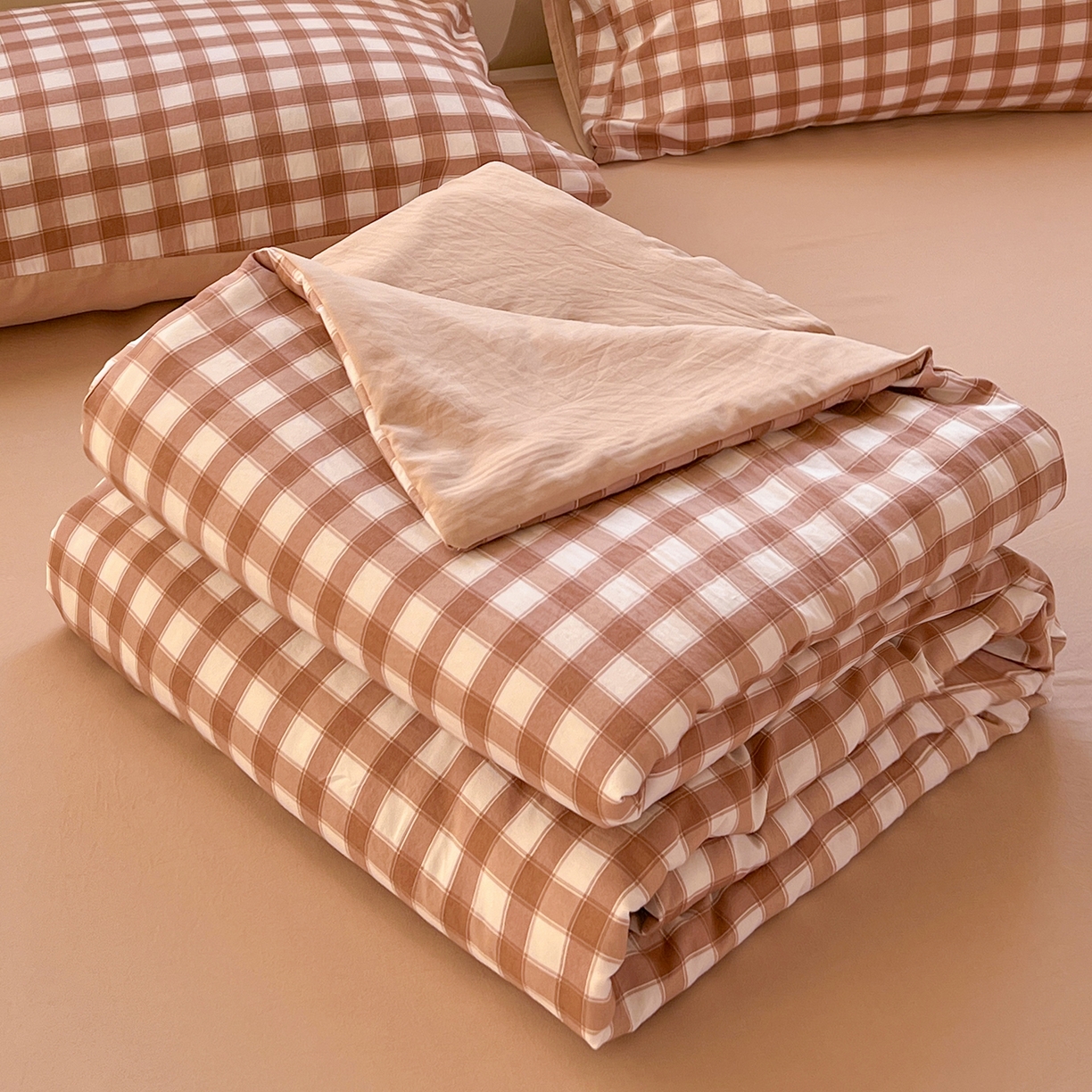 91家纺网 家纺一手货源 找家纺 纽缦家纺 2026新款水洗棉简约格子风夏被 朴雅