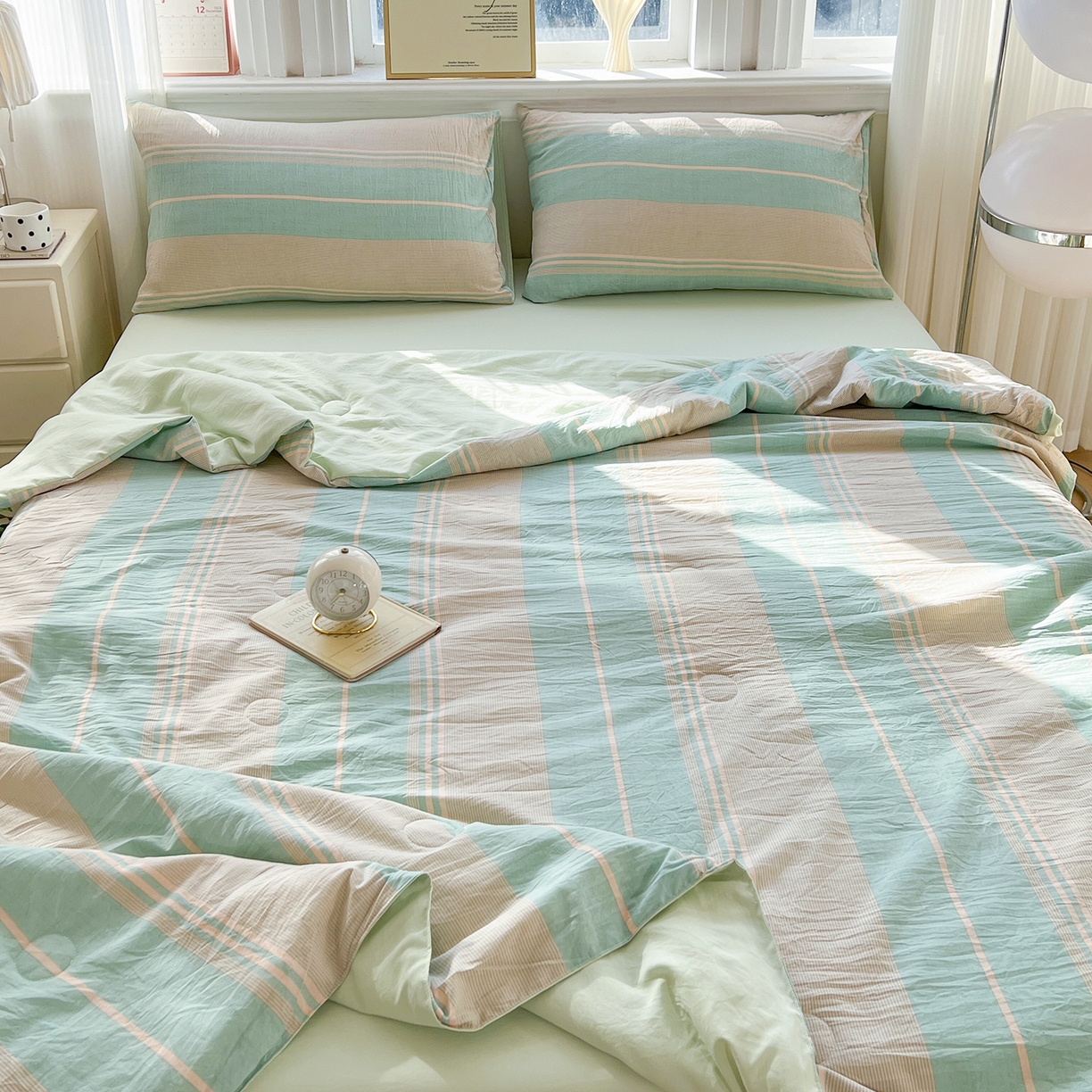 91家纺网 家纺一手货源 找家纺 纽缦家纺 2026新款水洗棉简约格子风夏被 淡香-绿