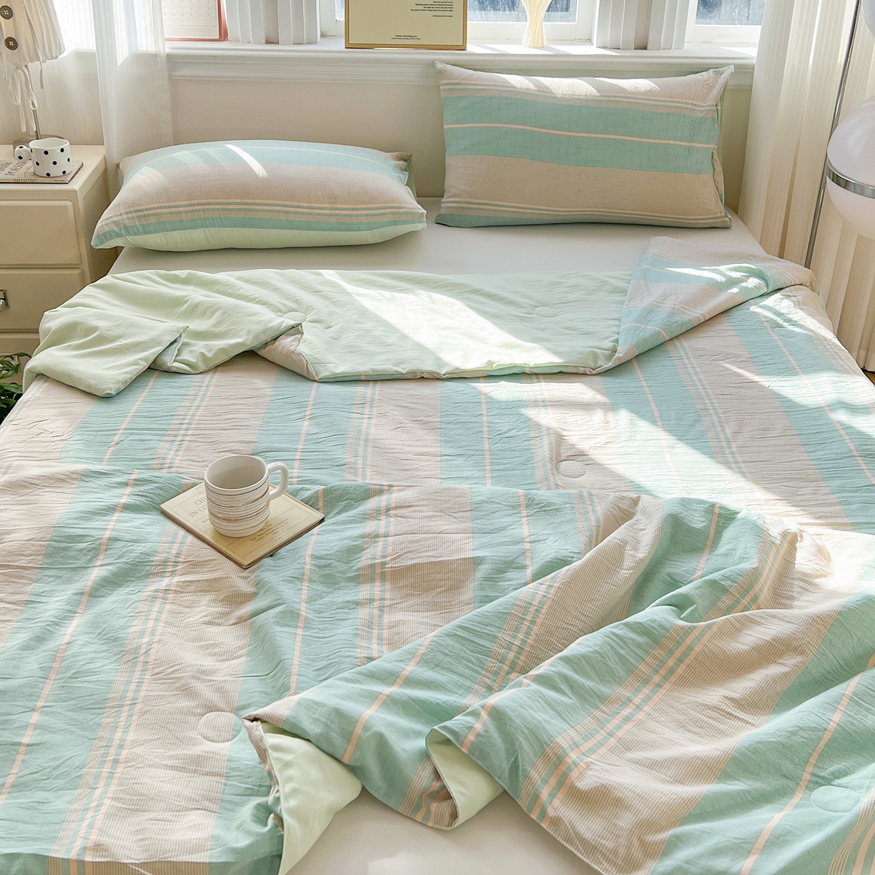 91家纺网 家纺一手货源 找家纺 纽缦家纺 2026新款水洗棉简约格子风夏被 淡香-绿