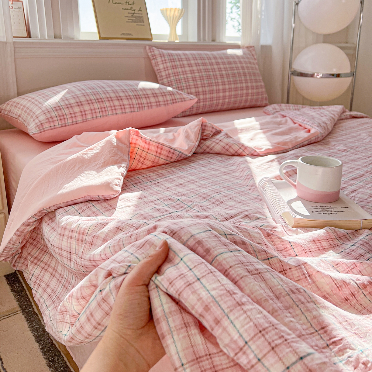 91家纺网 家纺一手货源 找家纺 纽缦家纺 2026新款水洗棉简约格子风夏被 半夏-粉