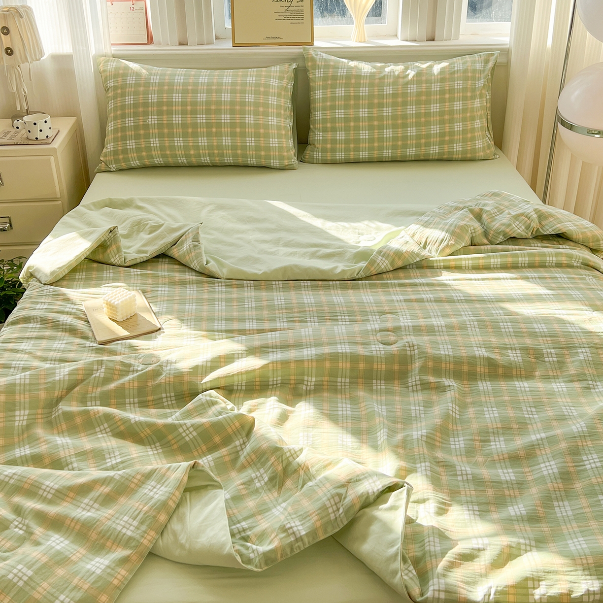 91家纺网 家纺一手货源 找家纺 纽缦家纺 2026新款水洗棉简约格子风夏被 朱颜-绿