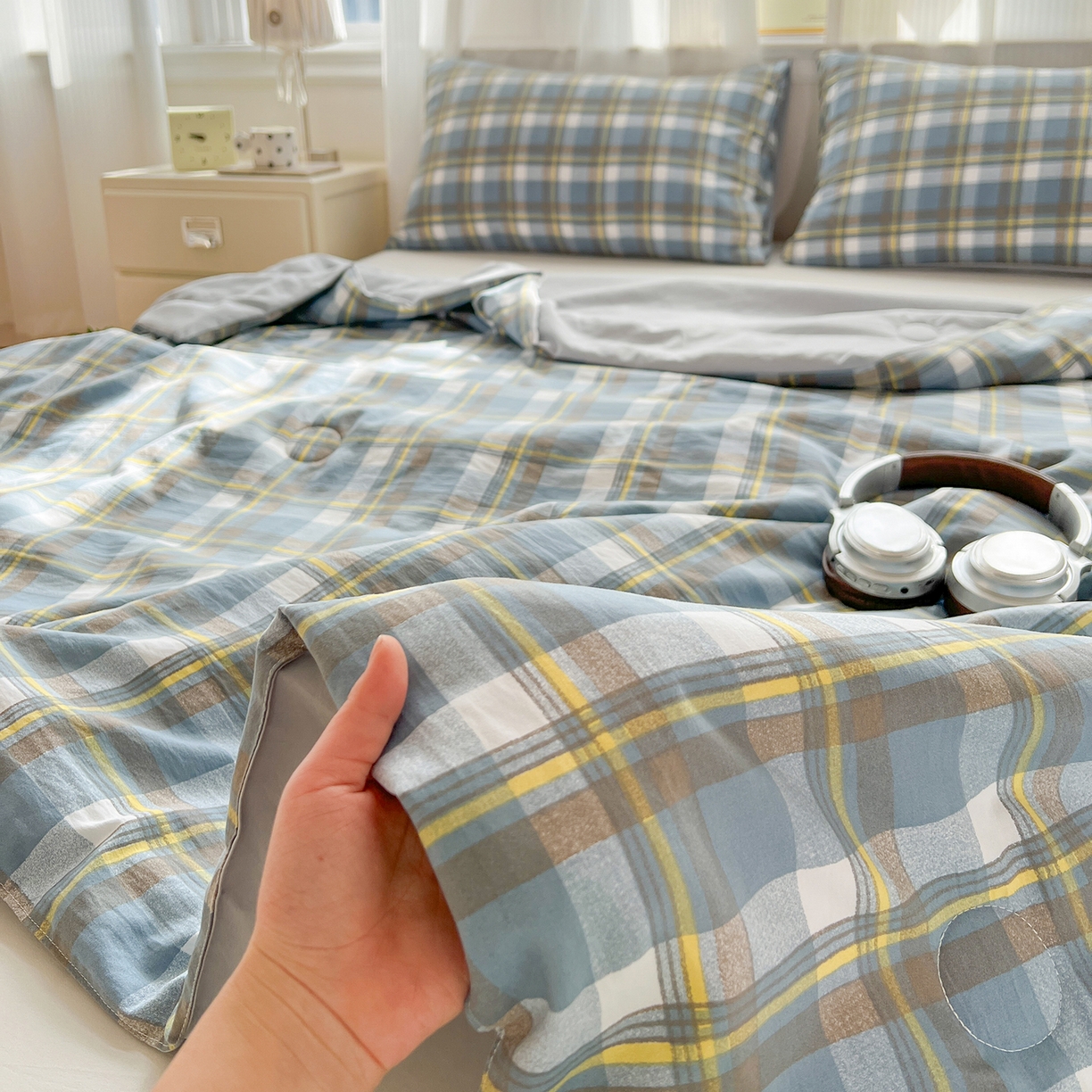 91家纺网 家纺一手货源 找家纺 纽缦家纺 2026新款水洗棉简约格子风夏被 简意