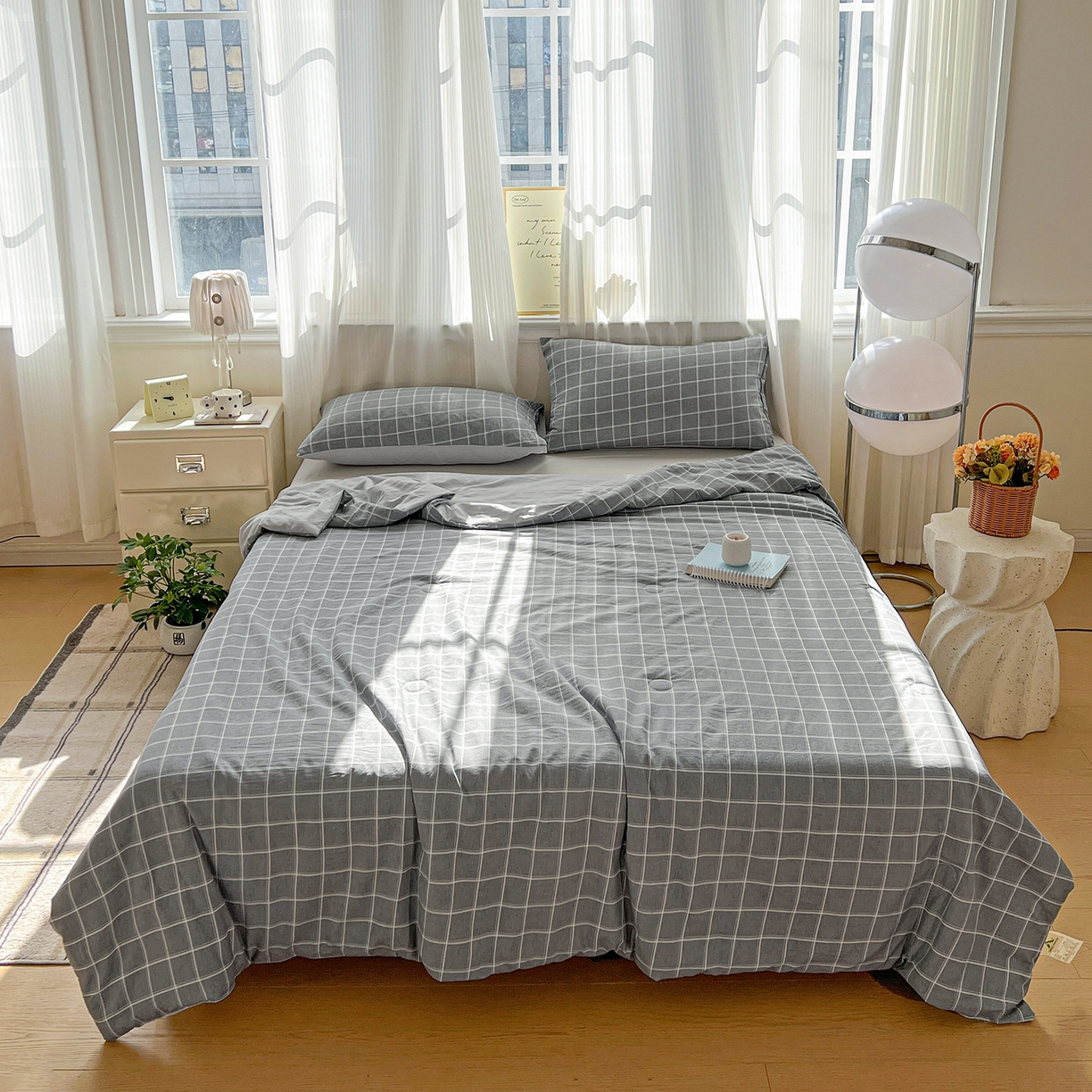 91家纺网 家纺一手货源 找家纺 纽缦家纺 2026新款水洗棉简约格子风夏被 弦韵-灰