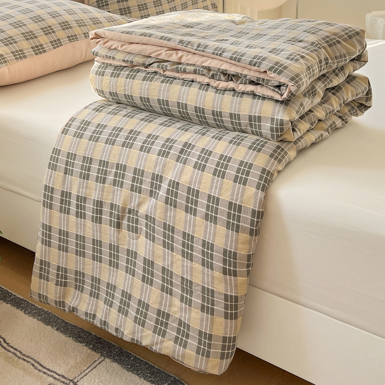 91家纺网 家纺一手货源 找家纺 纽缦家纺 2026新款水洗棉简约格子风夏被 云初