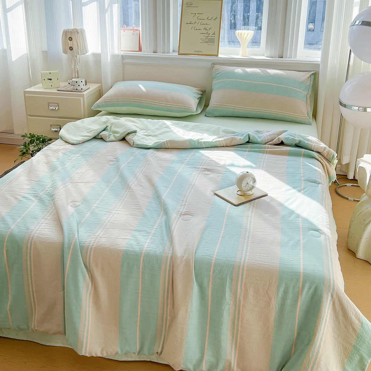 91家纺网 家纺一手货源 找家纺 纽缦家纺 2026新款水洗棉简约格子风夏被 淡香-绿