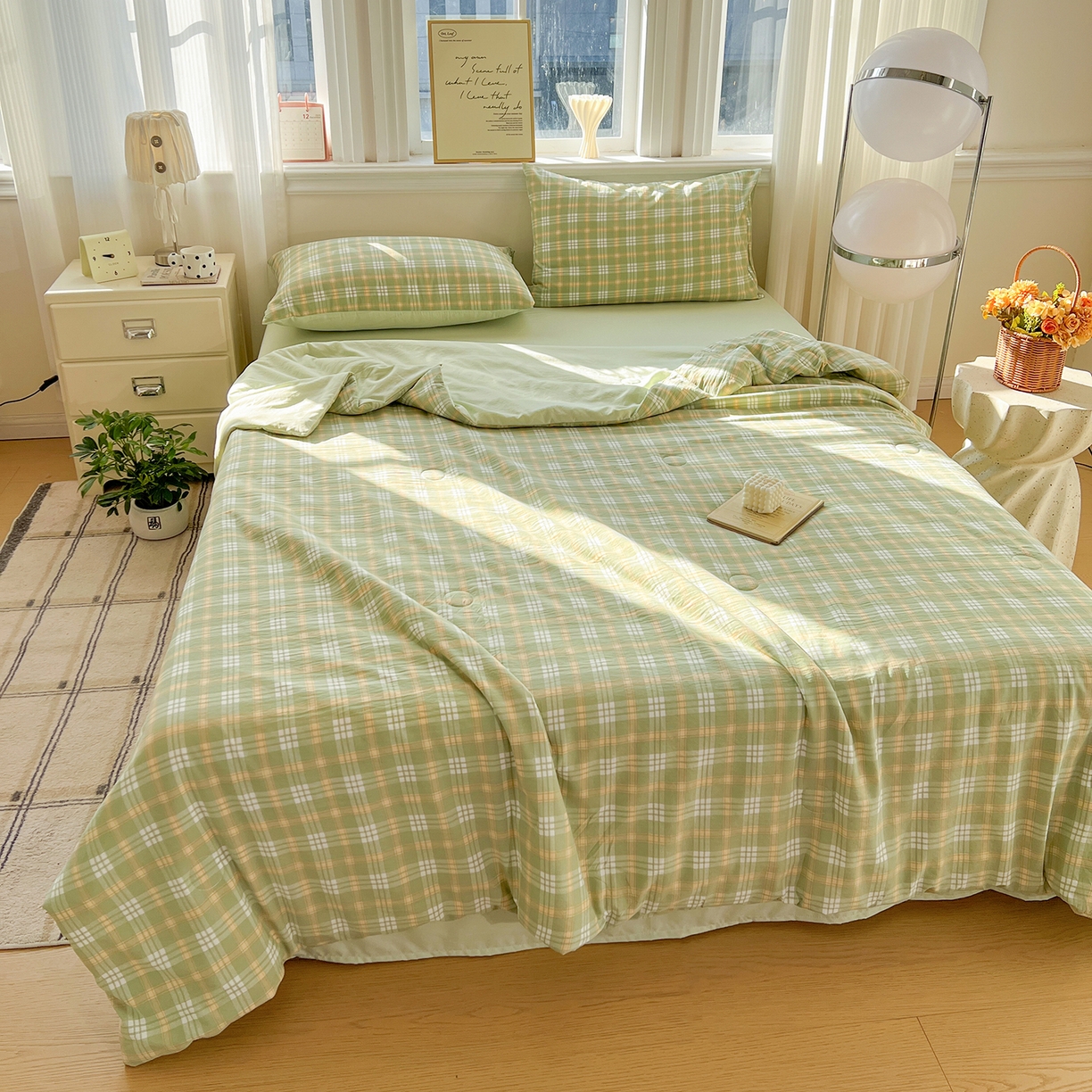 91家纺网 家纺一手货源 找家纺 纽缦家纺 2026新款水洗棉简约格子风夏被 朱颜-绿