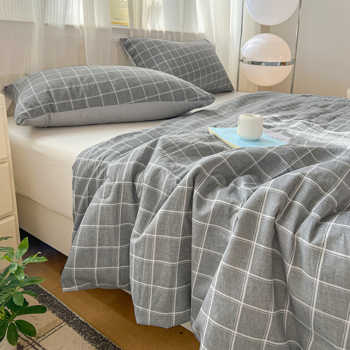 91家纺网 家纺一手货源 找家纺 纽缦家纺 2026新款水洗棉简约格子风夏被 弦韵-灰